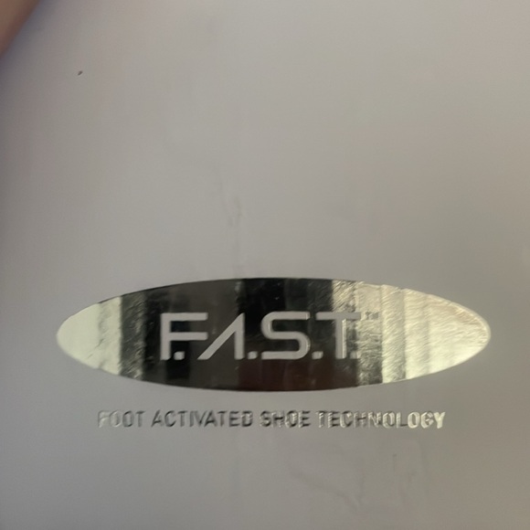 New Kizik New York Black Gum Wide Men’s 8.5 With Original Box . - Picture 15 of 17